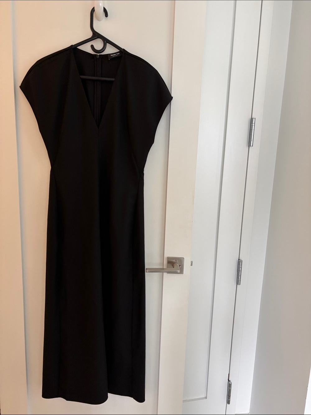 NWOT Massimo Dutti Black V‑Neck Cap‑Sleeve Midi Dress - Picture 2 of 8